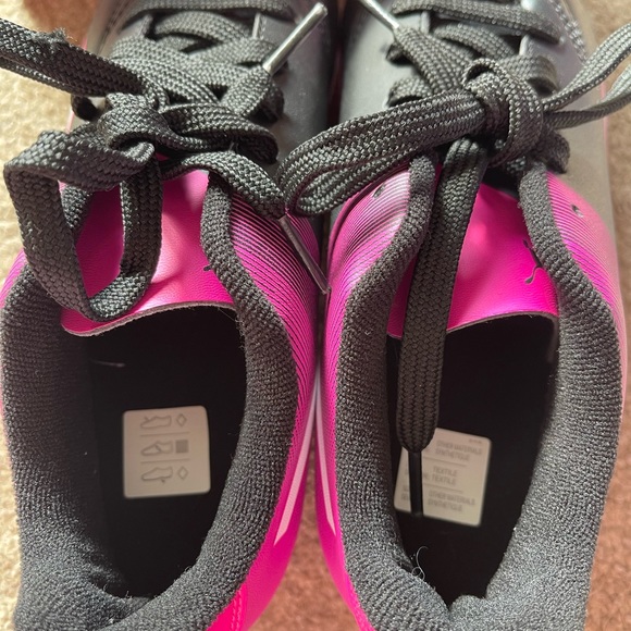 Girls Puma soccer cleats brand new with tags Adreno Model Pink and Black - Picture 4 of 4